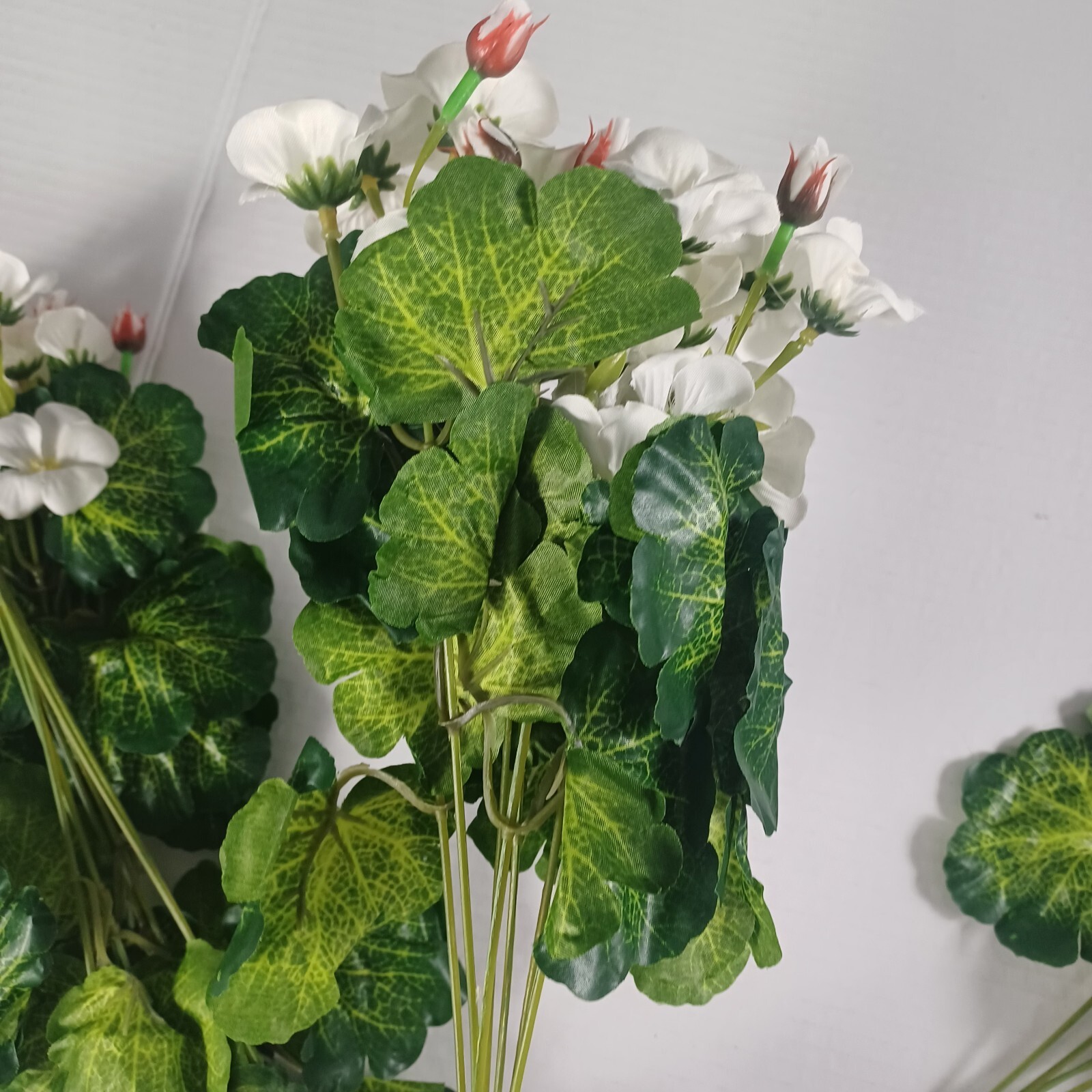 Mini Geraniums Artificial Faux Flowers -White -Set Of 4 -NEW -Floral Decoration