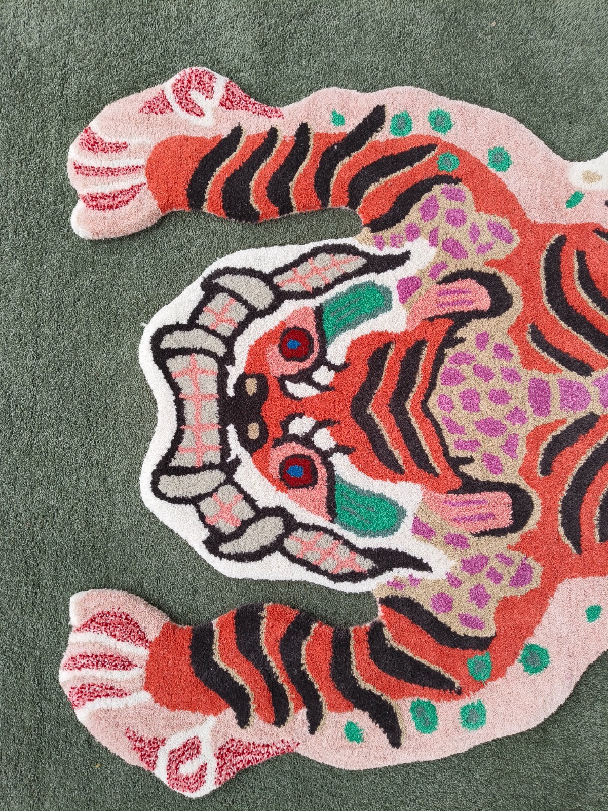 Tibetan Tiger Rugs 3×5 Feet Handmade 100% Woolen Hand Tufted For Home Decoration