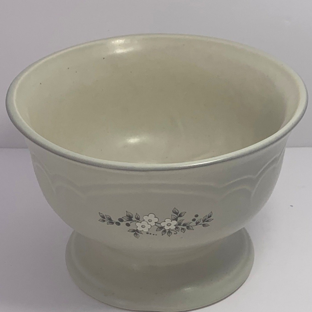 VTG Pfaltzgraff Stoneware Heirloom Pedestal Footed Serving Bowl USA Discontinue