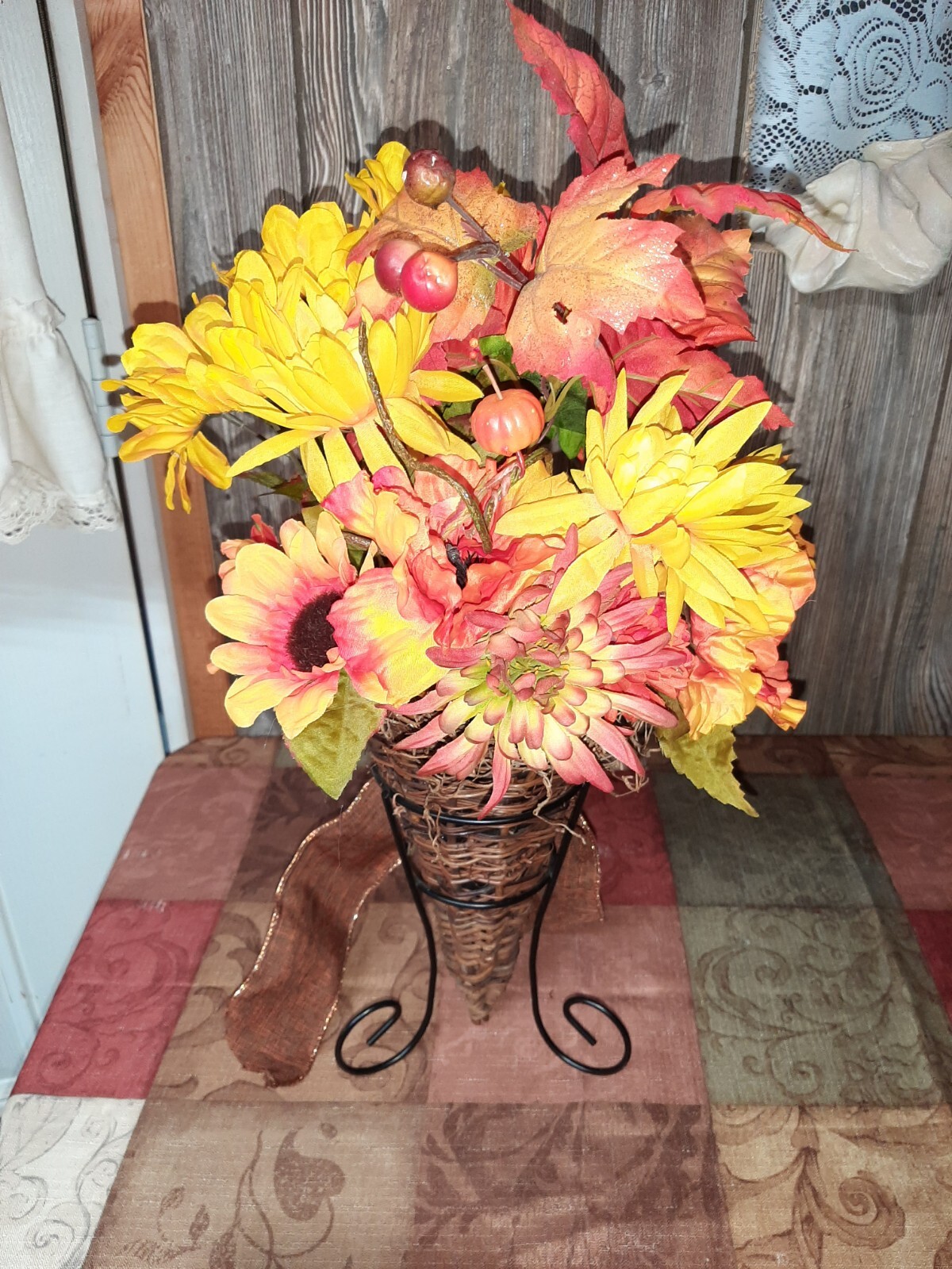 Autumn Fall Free Standing Table Decoration Artificial Flowers Centerpiece