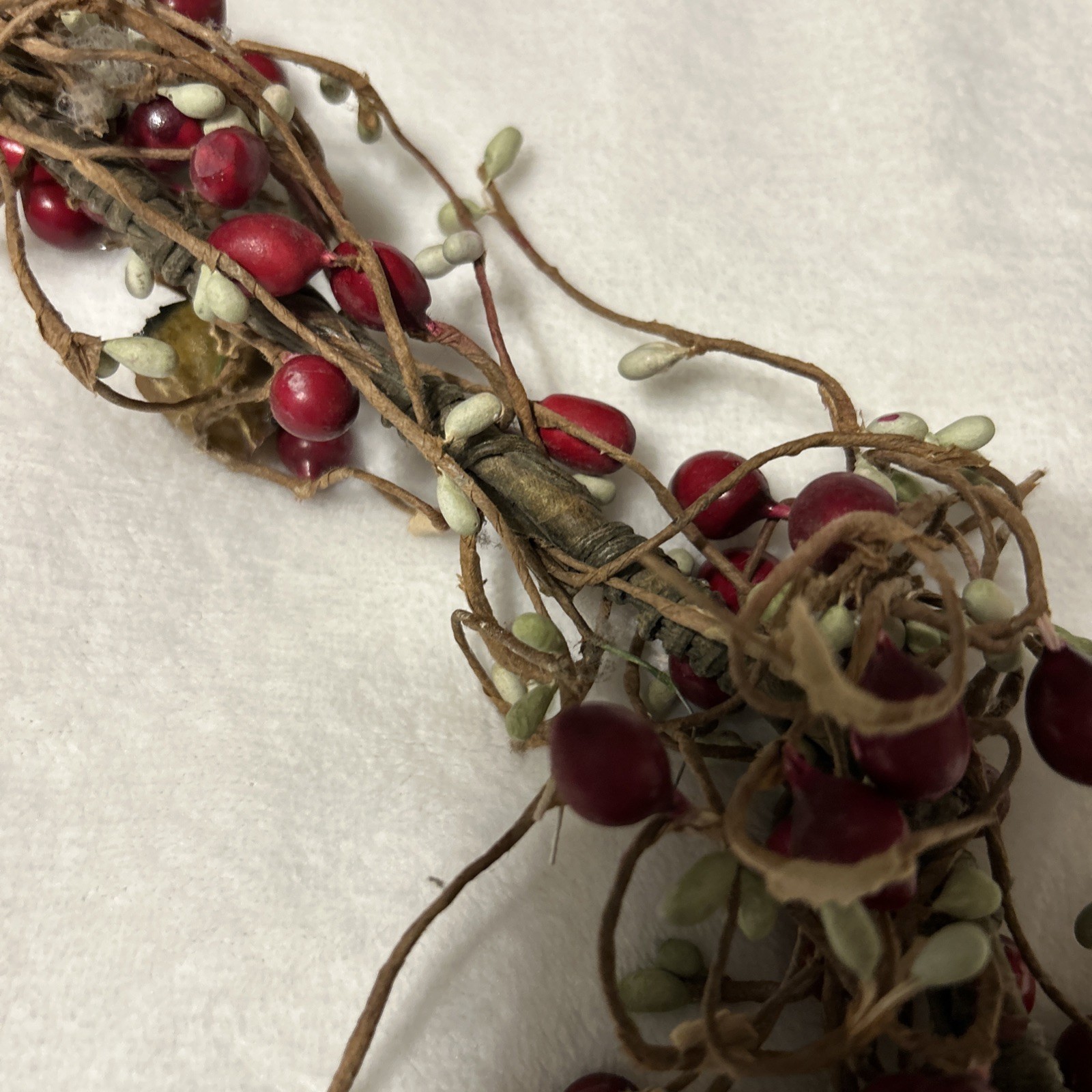 56″ Rustic RED PIP BERRY Pale Green /Cream Bud Window Shelf Garland Swag Vine