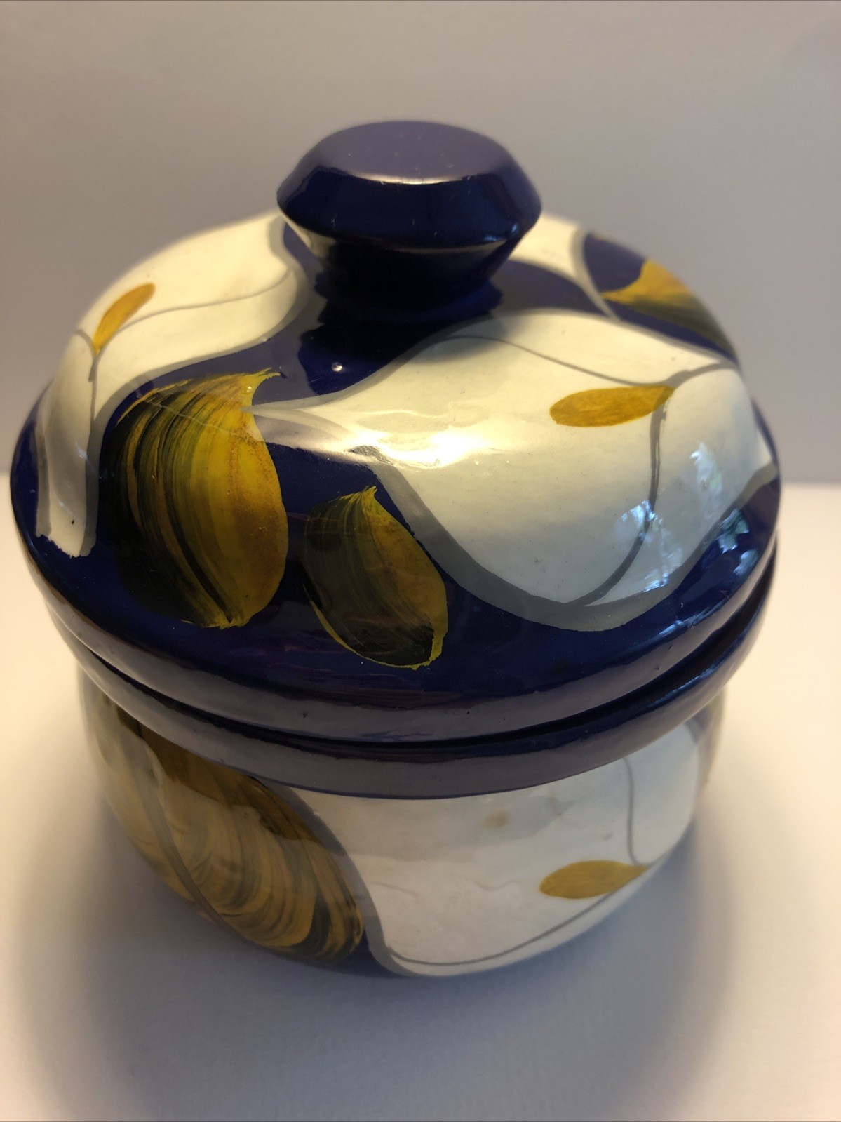 Wooden Container Trinket Holder w Lid Calla Lily Flower Painted Shellac Glossy