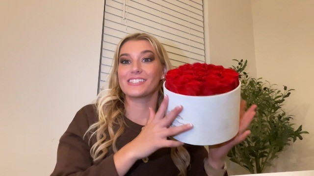 17 Preserved Forever Flowers in Luxury Suede Box – Romantic Gifts for Her, Anniv
