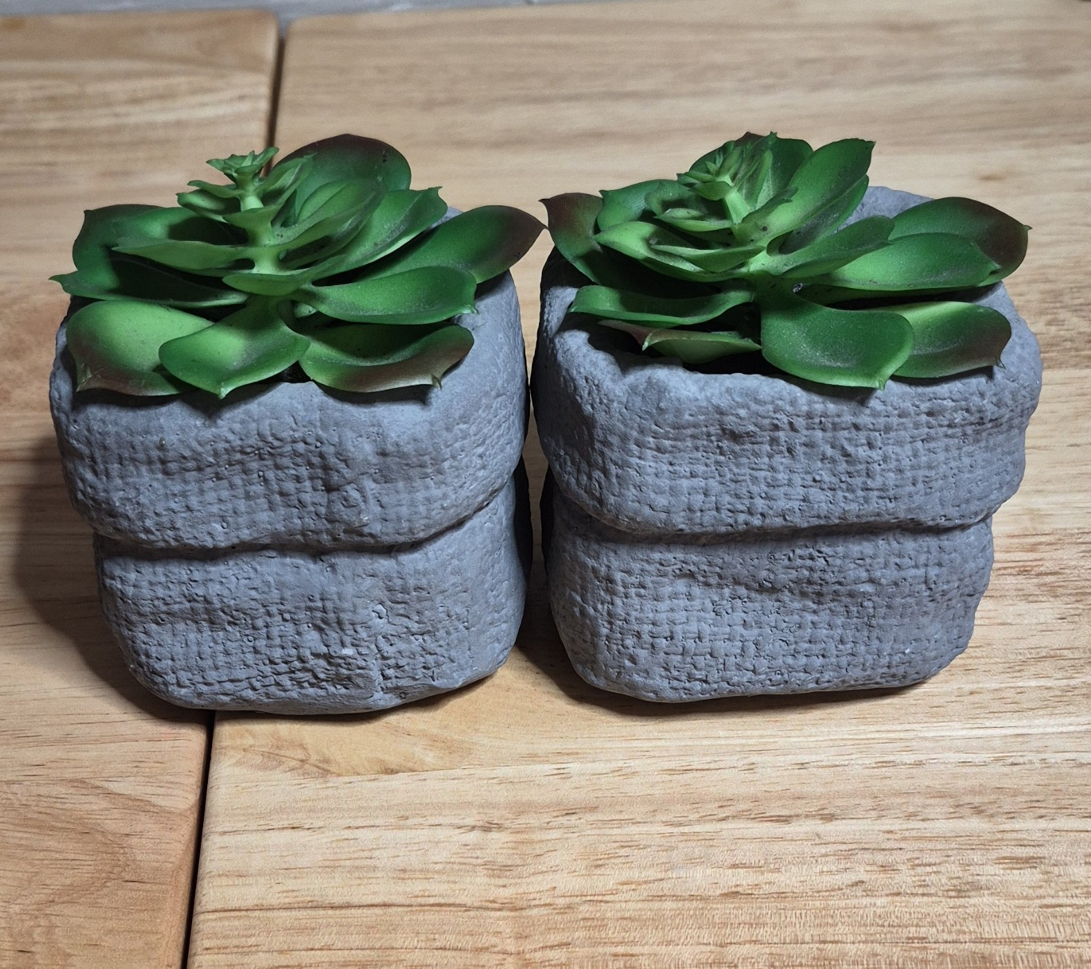 2x Artificial Succulent Arrangement in Gray Square Planters, Green Plastic