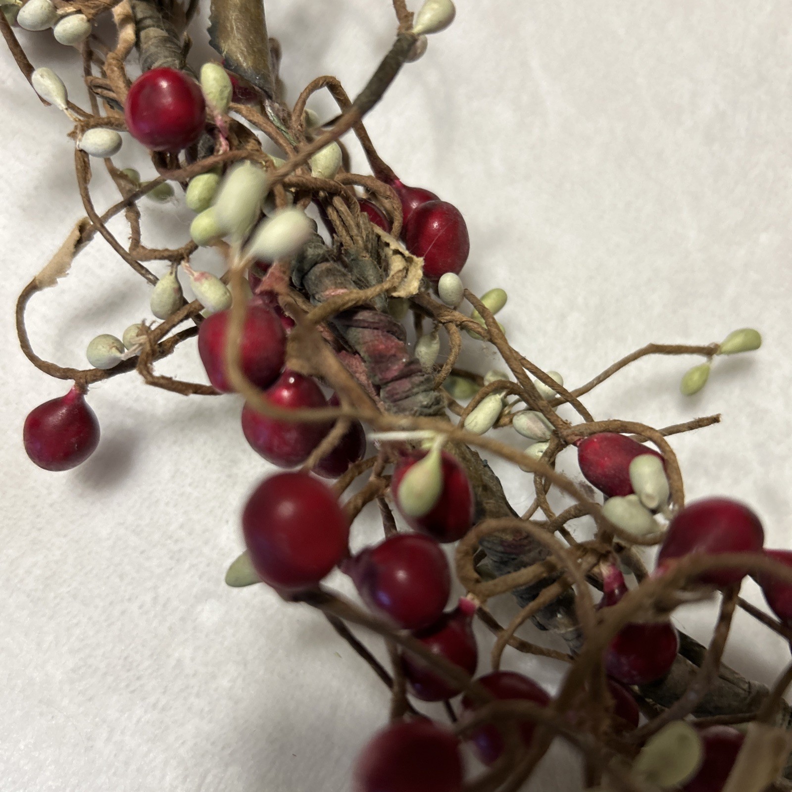 56″ Rustic RED PIP BERRY Pale Green /Cream Bud Window Shelf Garland Swag Vine