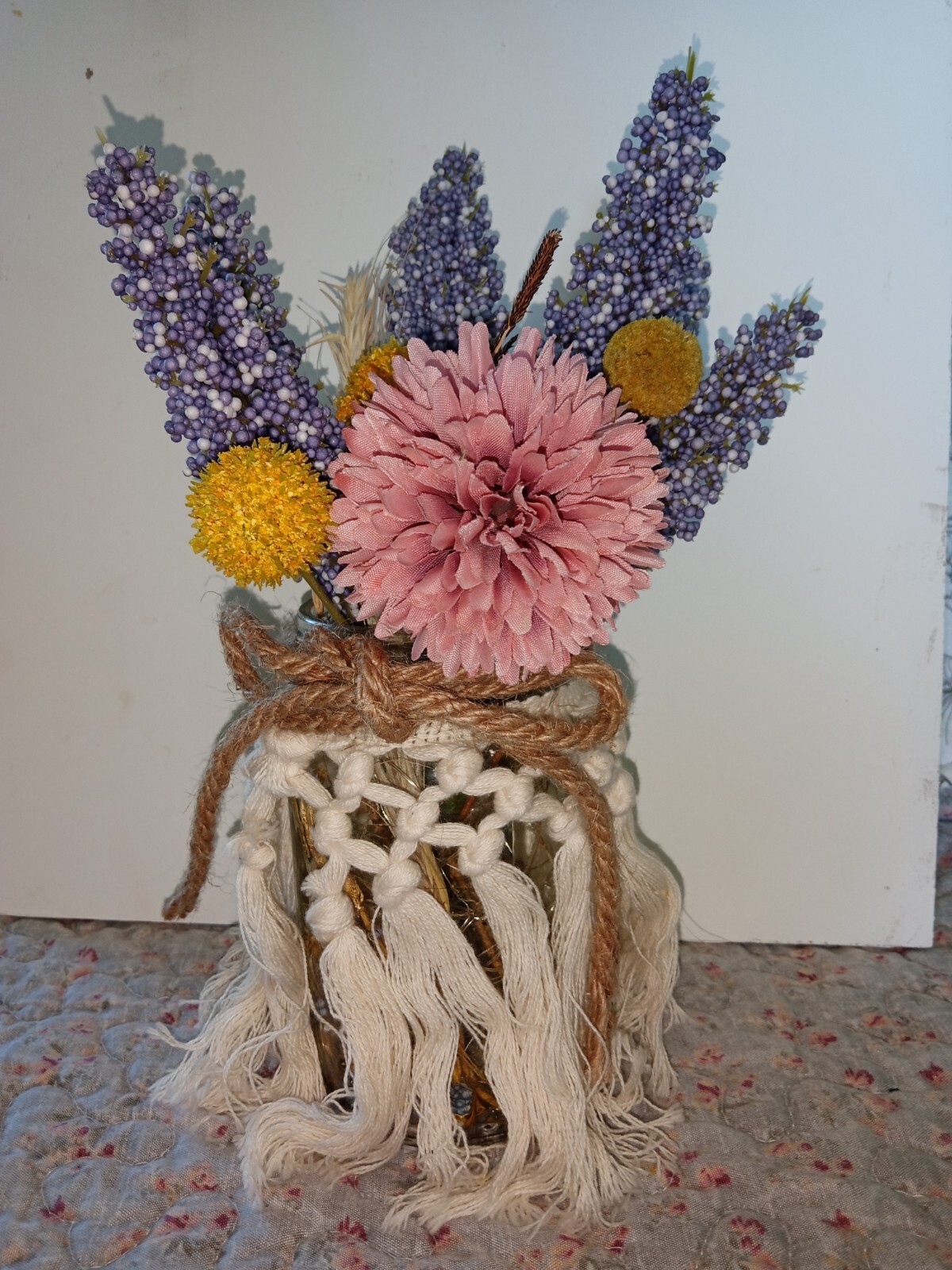 Flowers in Clear Glass Jar w/Macrame Cover – Inside Lights