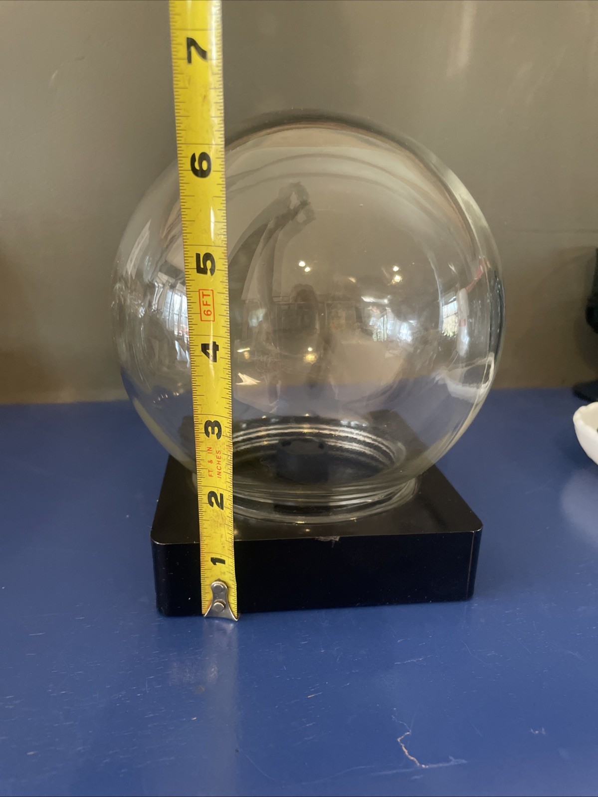 1970s Vintage Plastic Flowers Daisy Terrarium Display 7-inch Glass Globe Bk Base