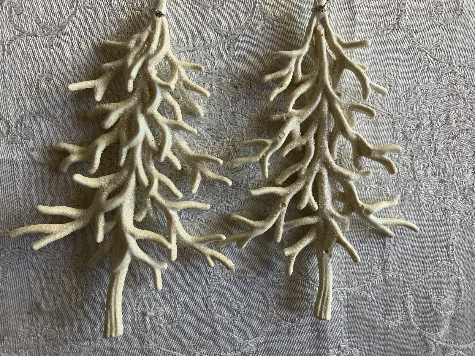 “ELEGANCE” SET OF 2 RESIN CHRISTMAS TREE ORNAMENTS FOR HOLIDAY DECOR.