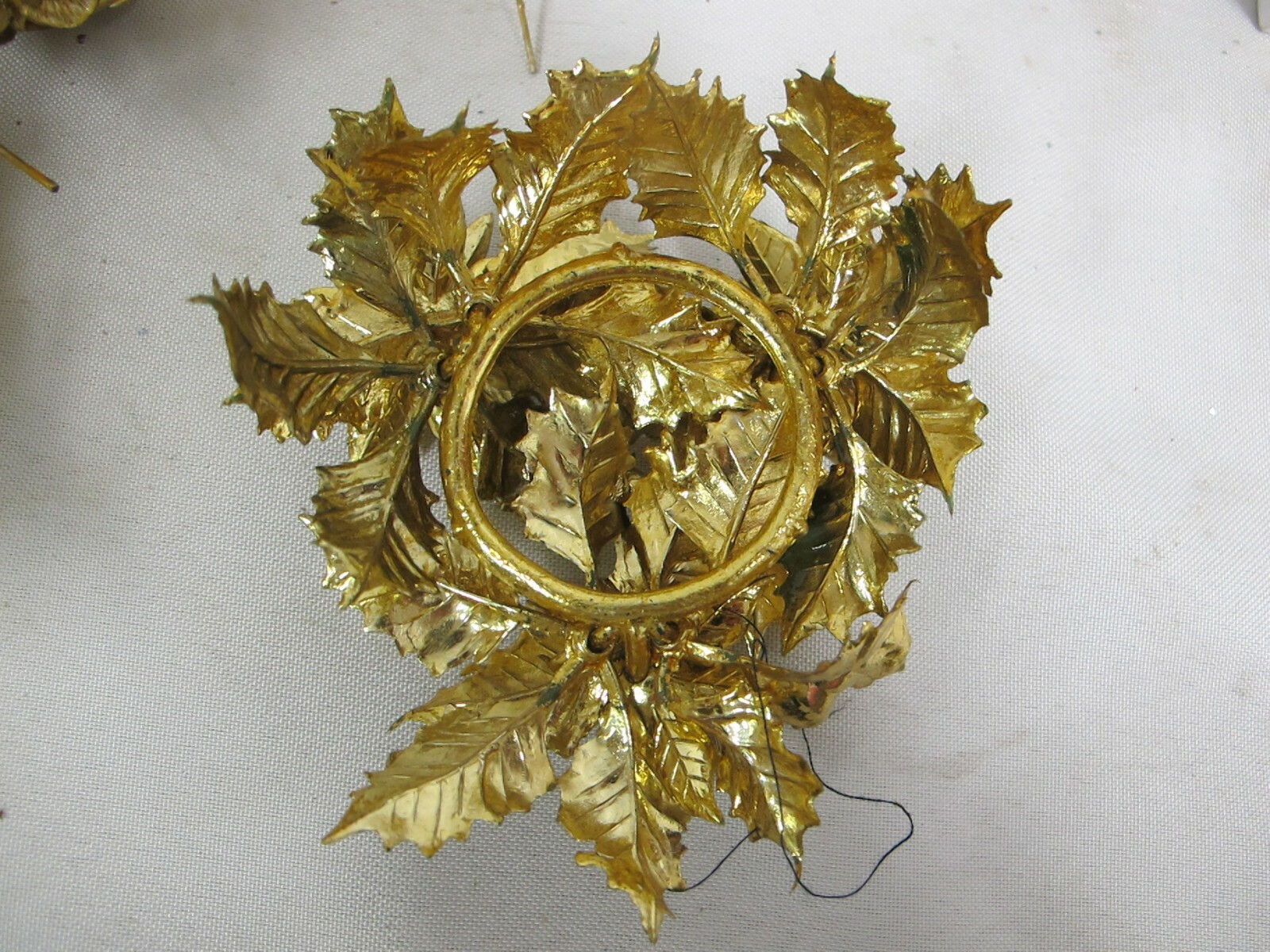 VINTAGE ARTIFICIAL PLASTIC FLOWERS GOLD ROSES- POINTSETTIA – CANDLE RINGS 11 PCS