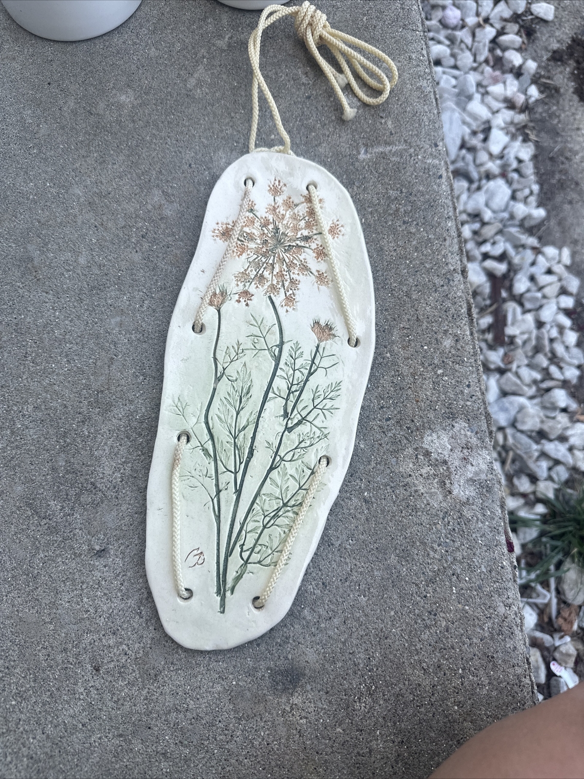 STONEWARE DEBOSSED FLORAL WALL HANGING WITH GLAZE