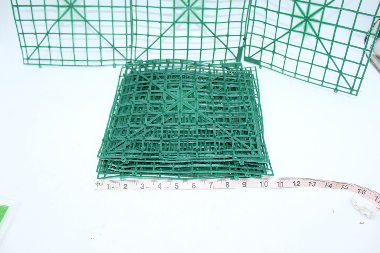 Artificial Grass Wall Panels 10″ X 10″ 11Pcs Plastic Mesh Grid Blank New Decor