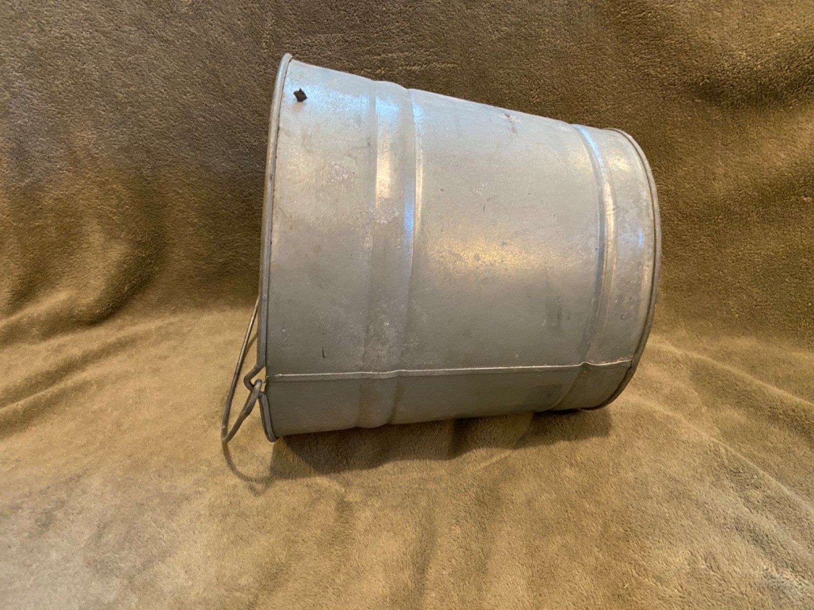Galvanized #10 Bucket Pail Metal 9″Tall x 10.5″ Diameter / No Holes / Some Rust