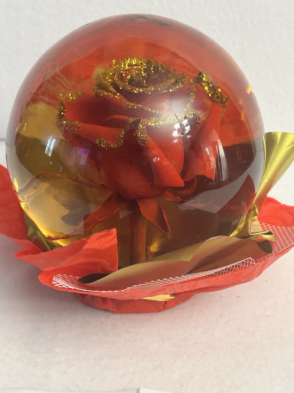 Vtg Forever Red ROSE with GOLD In Glass Ball Water Dome Globe Large Rose