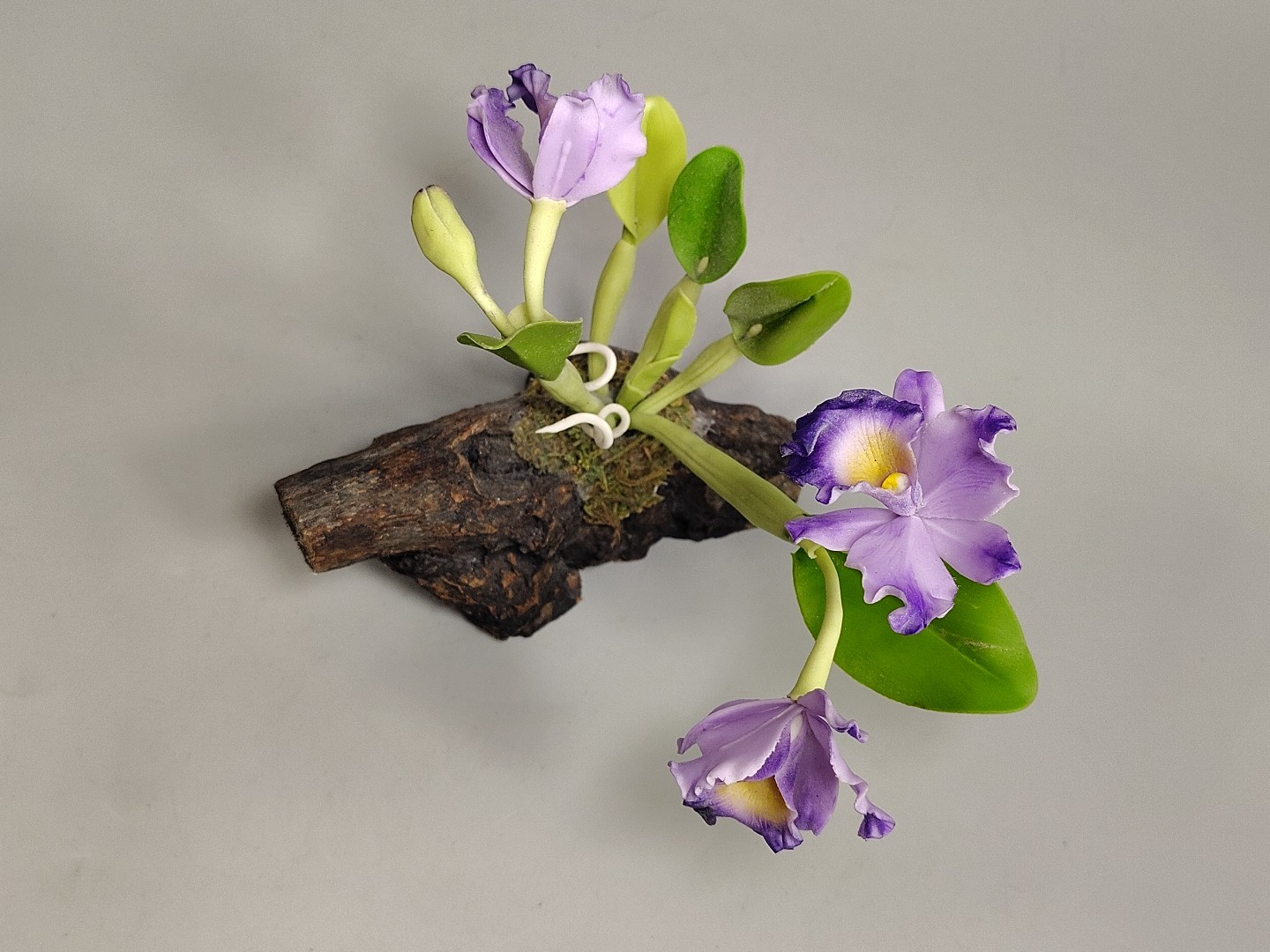 Artificial Realistic Flower Purple Iris Driftwood Moss Decor