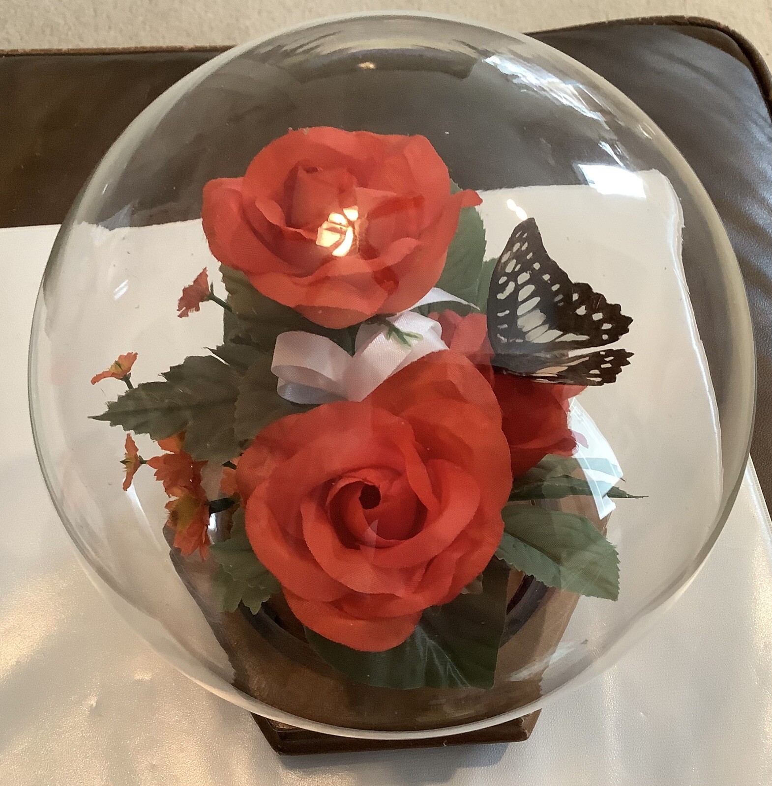 Vintage Butterfly Terrarium Artificial Floral 7” Glass Globe Wood Base(151ia)