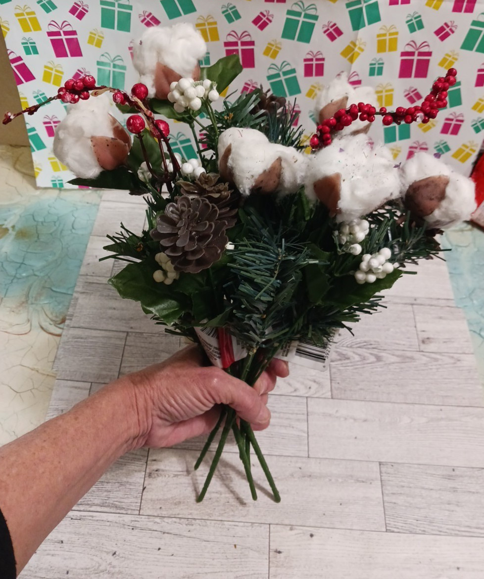 Flowers autumn fall winter cotton pine cone holly berry bouquet lot of 6