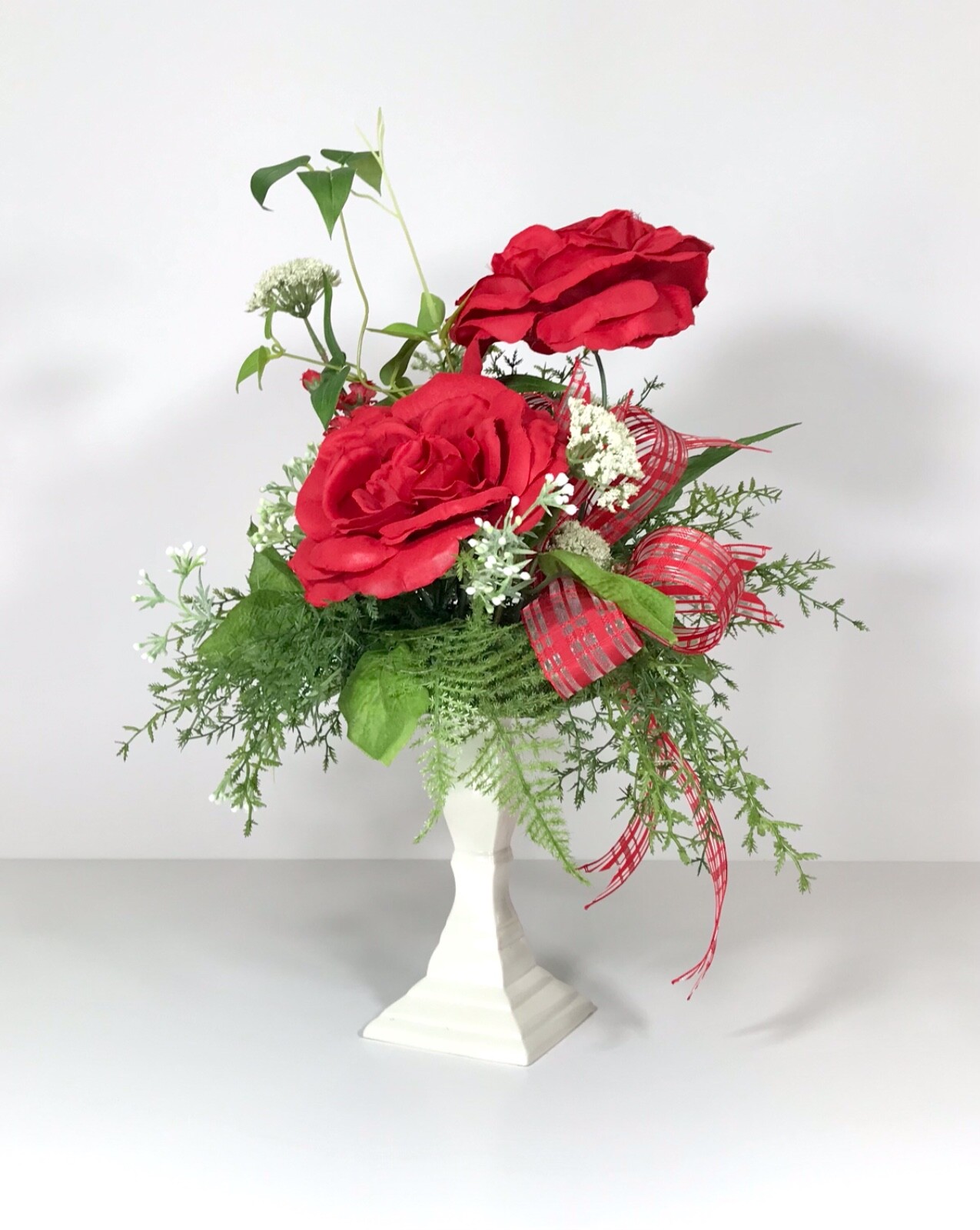 FLORAL MIKASA JAPAN CERAMIC WHITE CANDLESTICK RED FLOWER ARRANGEMENT ELEGANT