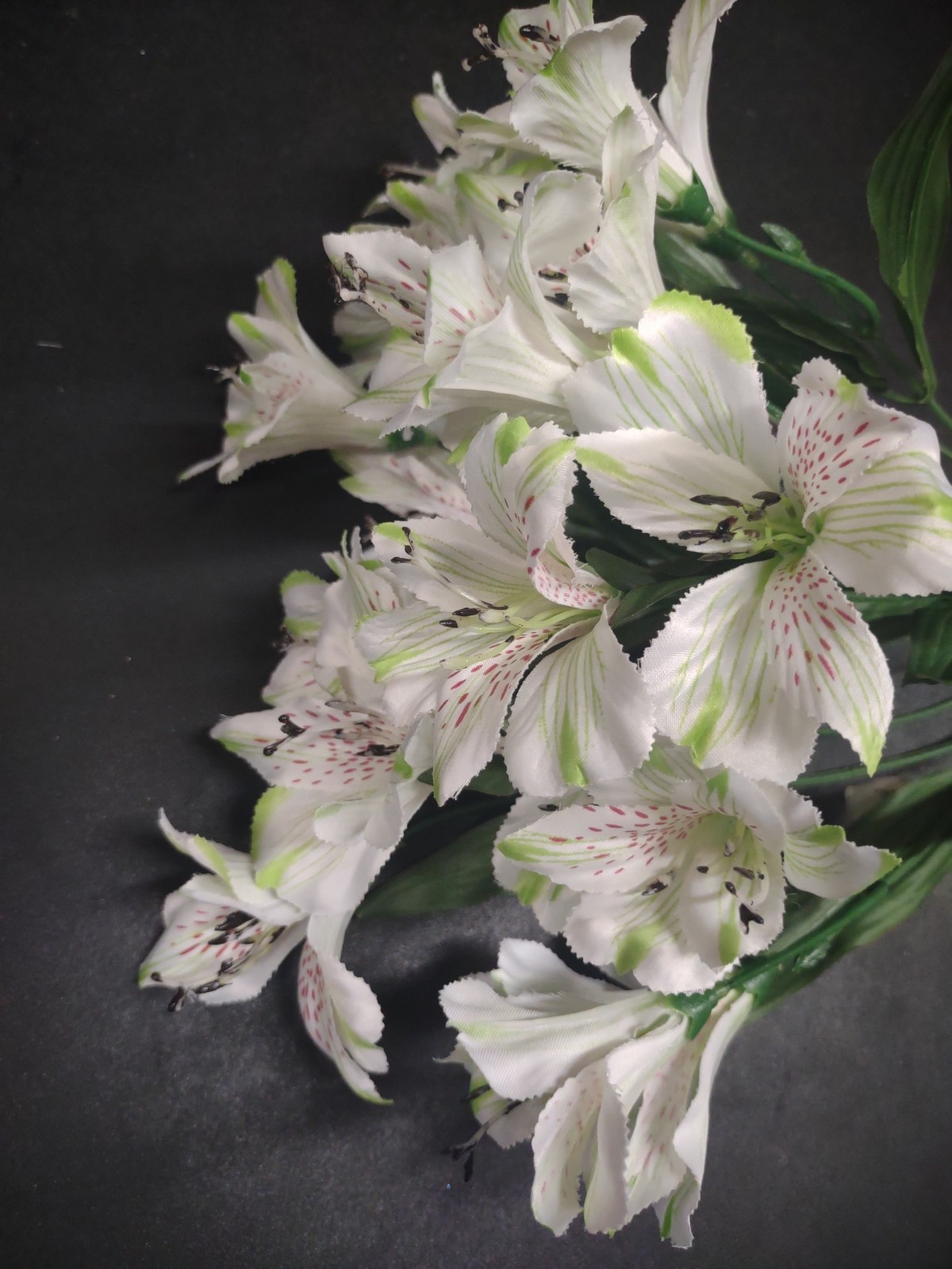 16″ Silk Alstroemeria Bush, 9 Stems, 18 Blooms, Satin Finish Flowers, White