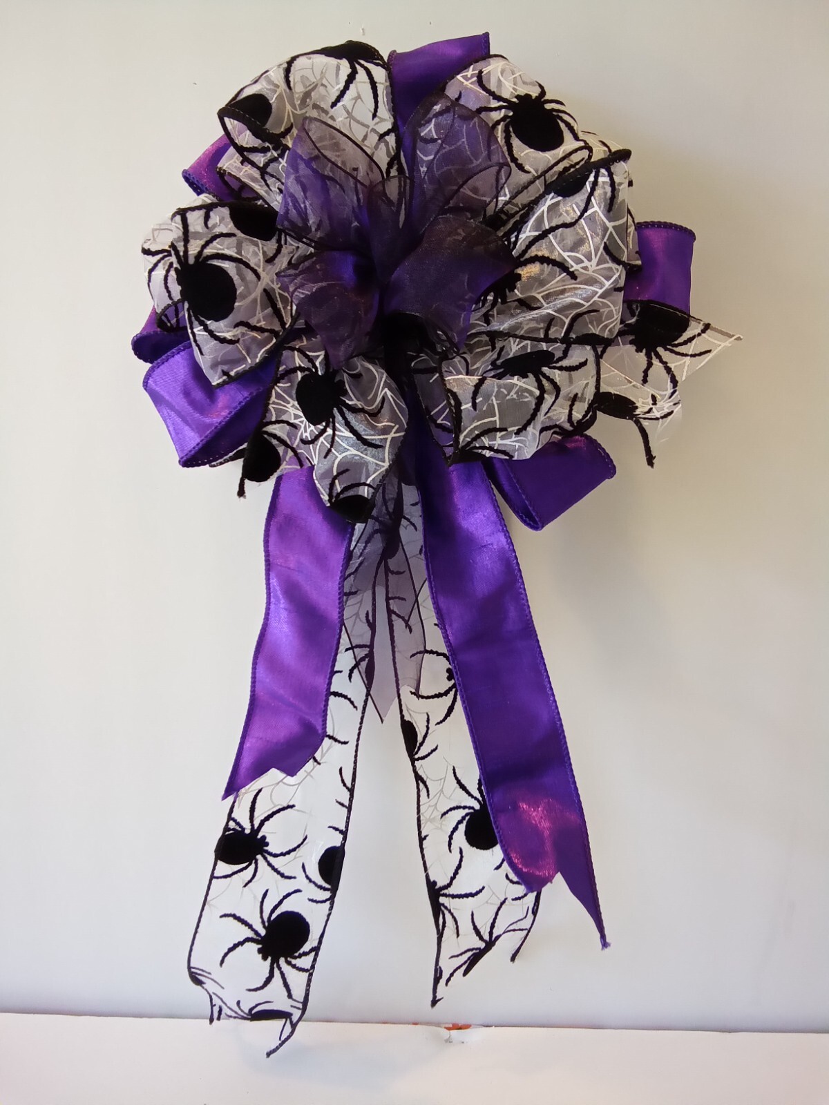 FALL HALLOWEEN BOW BLACK PURPLE WHITE spiders hand tied approx. 10 x 19 ” decor
