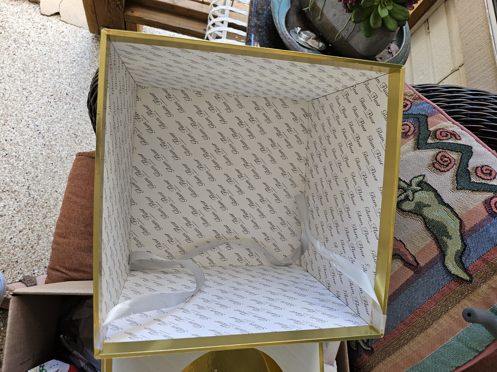 Glam Fleur L.A. For Preserved Roses EMPTY 11″ X 10″ X 9″ White Gold Square Box