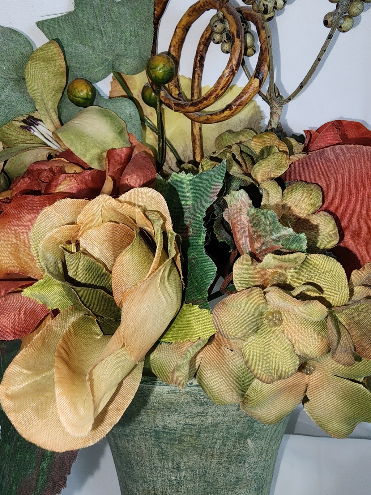 Hydrangea Rose Ivy Berries Bouquet Floral Green Pot Cottagecore Wall Hanging 12″