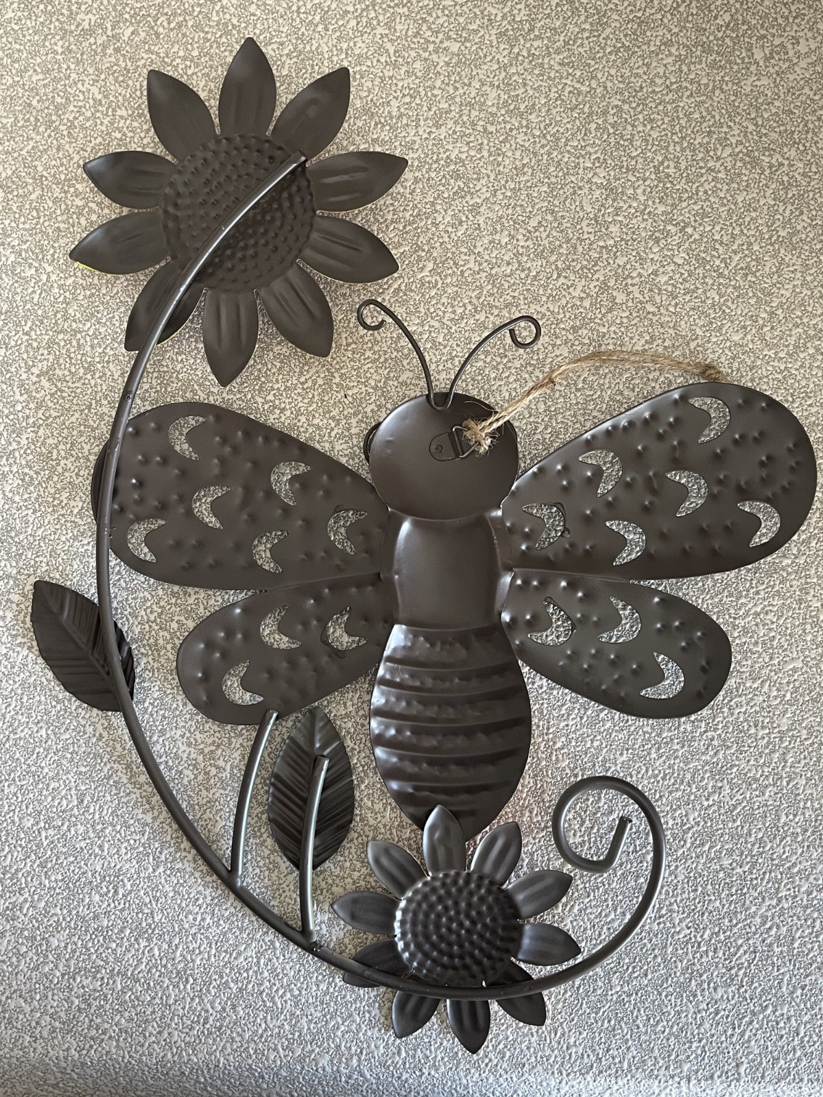 Bee 🐝 and Sunflowers Hanging Metal Wall Art or Wreath Decor Indoor Outdoor NEW