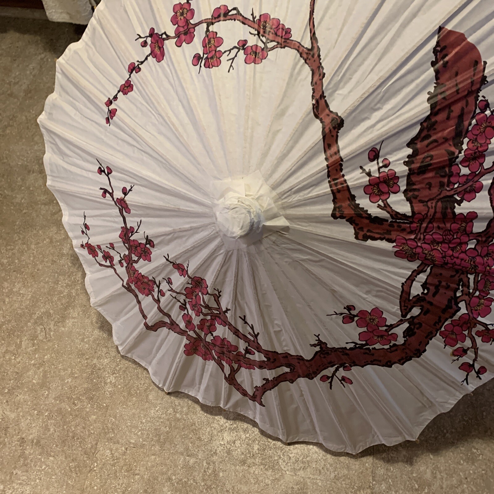 PARASOL WOOD RICE PAPER SCALLOPED CHERRY BLOSSOMS FLOWERS ABOUT 24 Inches Tall