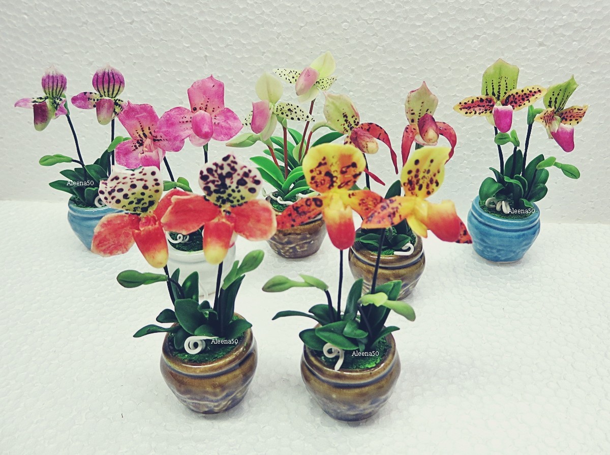 US stock 4″H Handcrafted White w/Spotted & Red Lip Lady Slipper Orchid in Pot