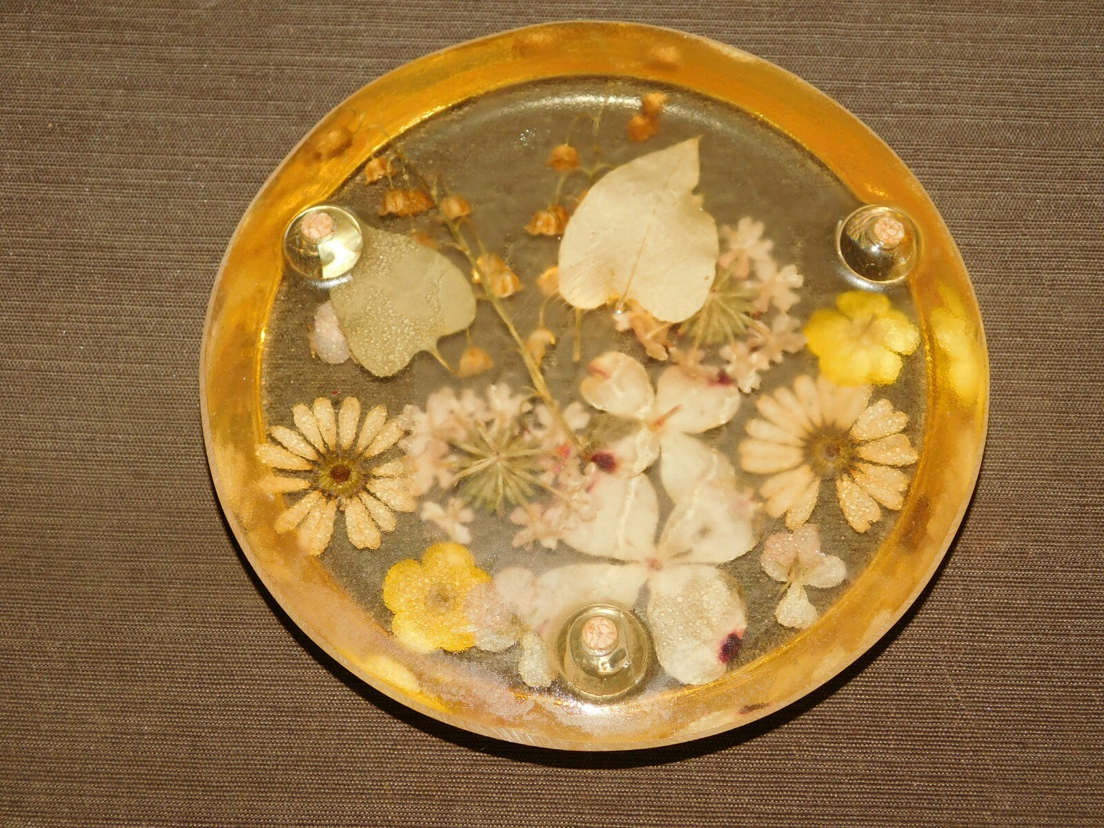 VINTAGE KITCHEN 6 1/2″ DRIED FLOWERS STEMS LEAVES CANDLE HOLDER LUCITE TRIVET