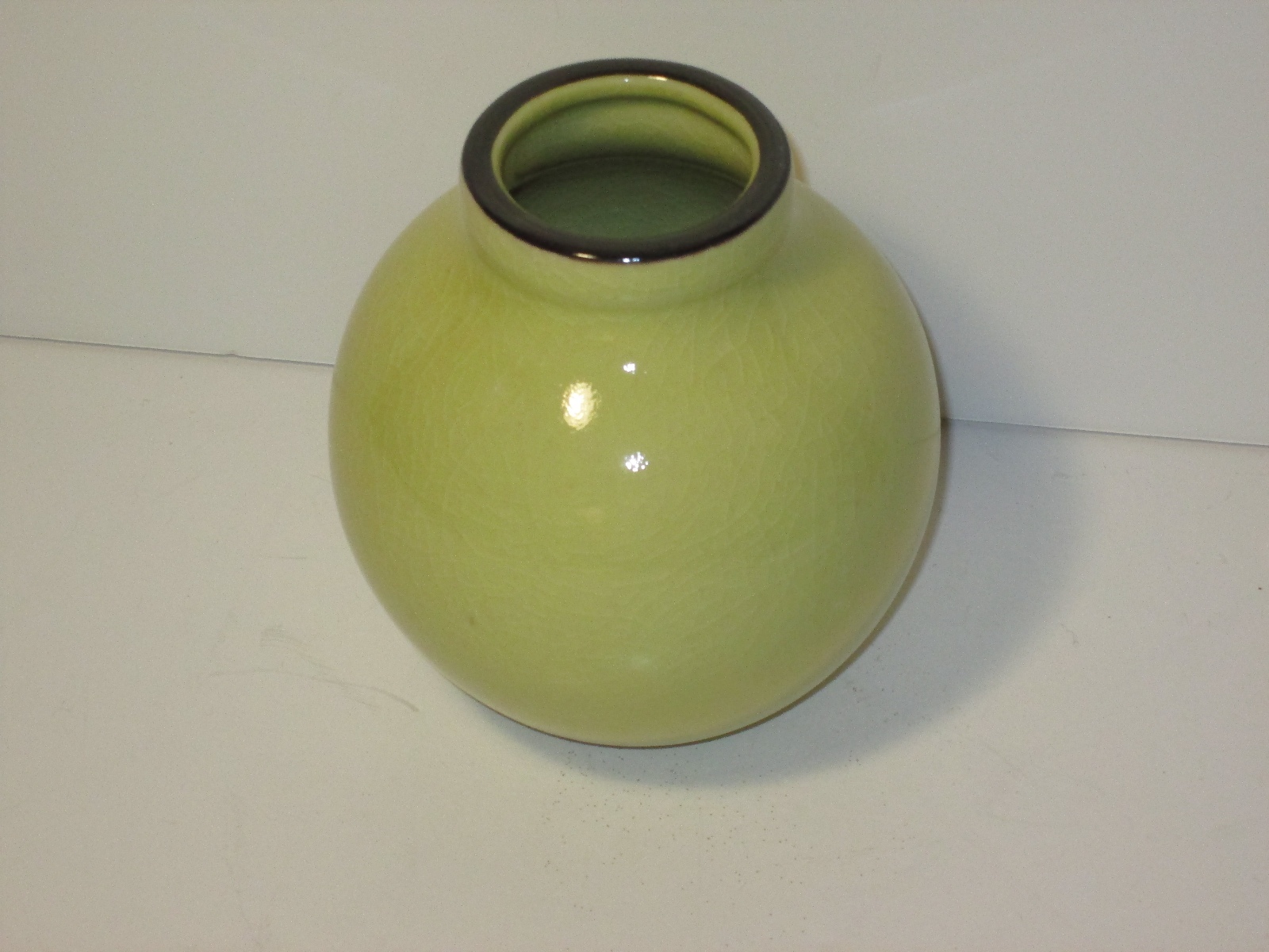 Decorative Ceramic 4″ Tall Round Style Vase