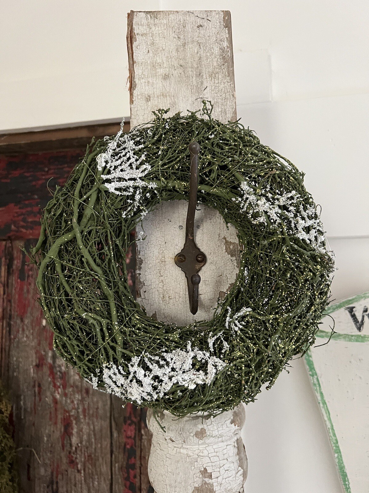 Green Rattan Glittery Snowy Wreath Holiday Decor New Floral Natural Twig 10”