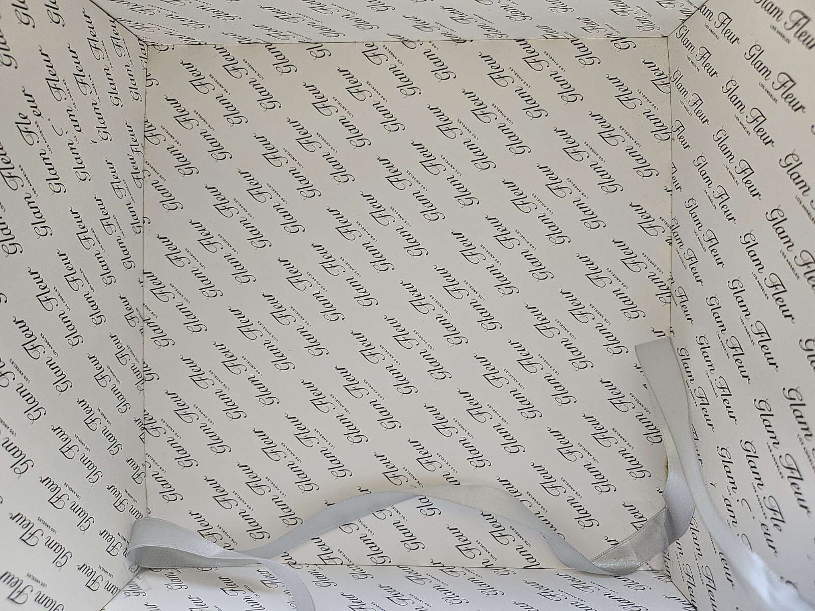 Glam Fleur L.A. For Preserved Roses EMPTY 11″ X 10″ X 9″ White Gold Square Box