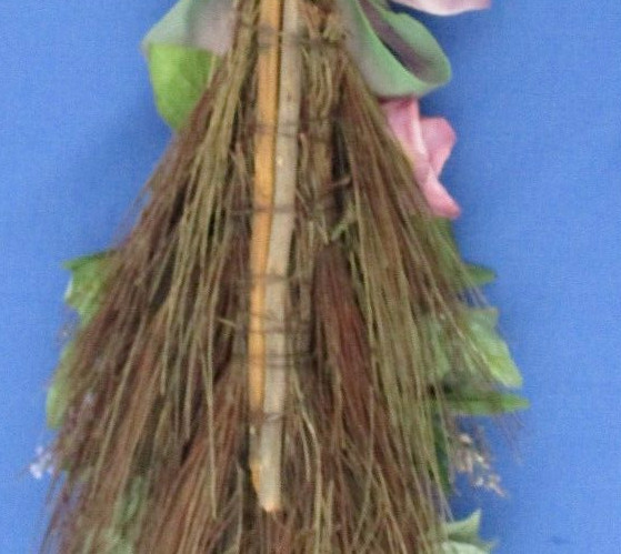 NEW Indoor Artificial Flowers Decorative Broom 32″x10″x4″ Grapevine Pink Roses