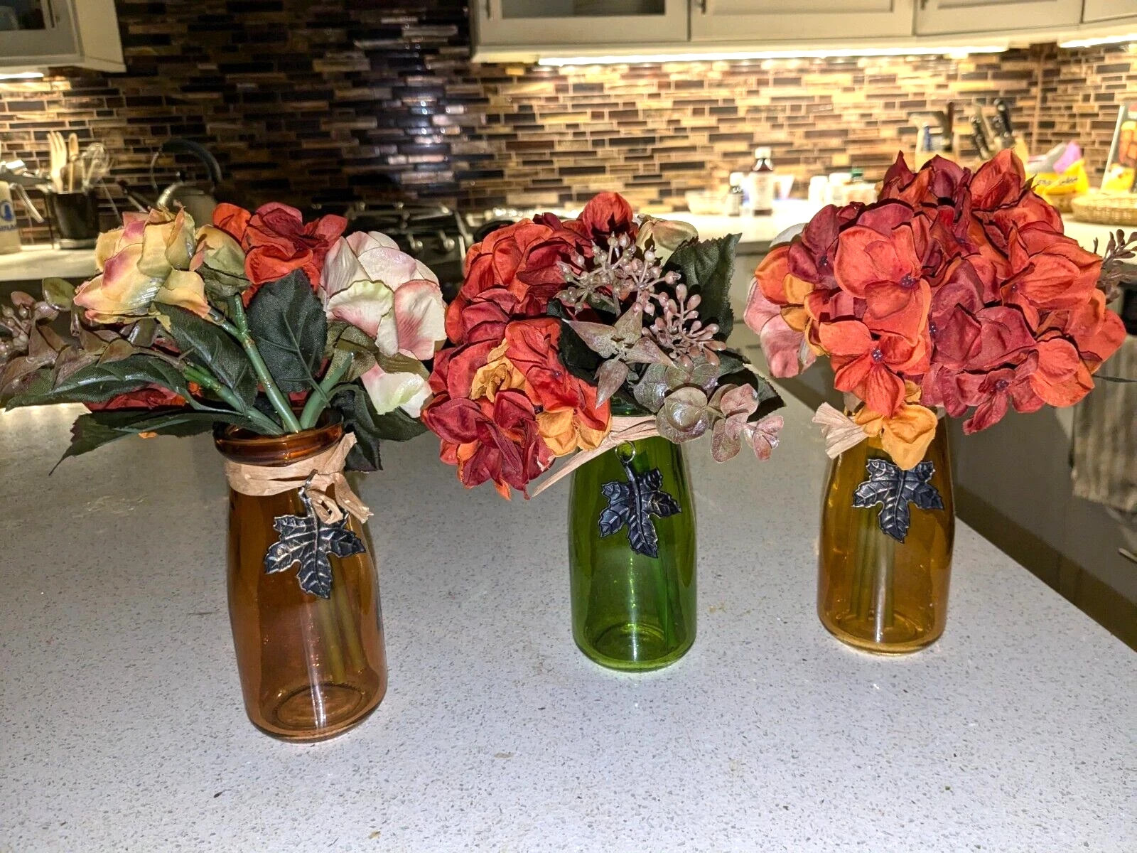 3 Vase Artificial Flowers with Medallion Arrangement in 8.5″x3″x3″ Wooden Basket