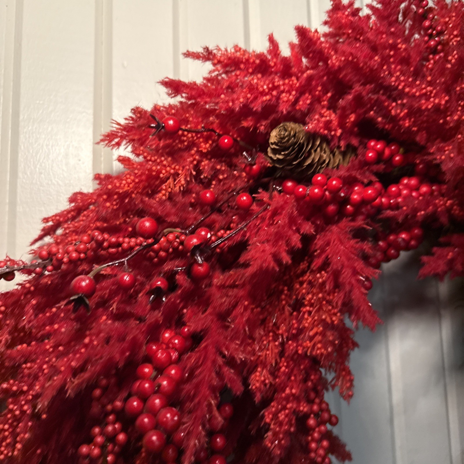 Beautiful Fluffy Red Christmas Wreath Berries Pinecones 27”