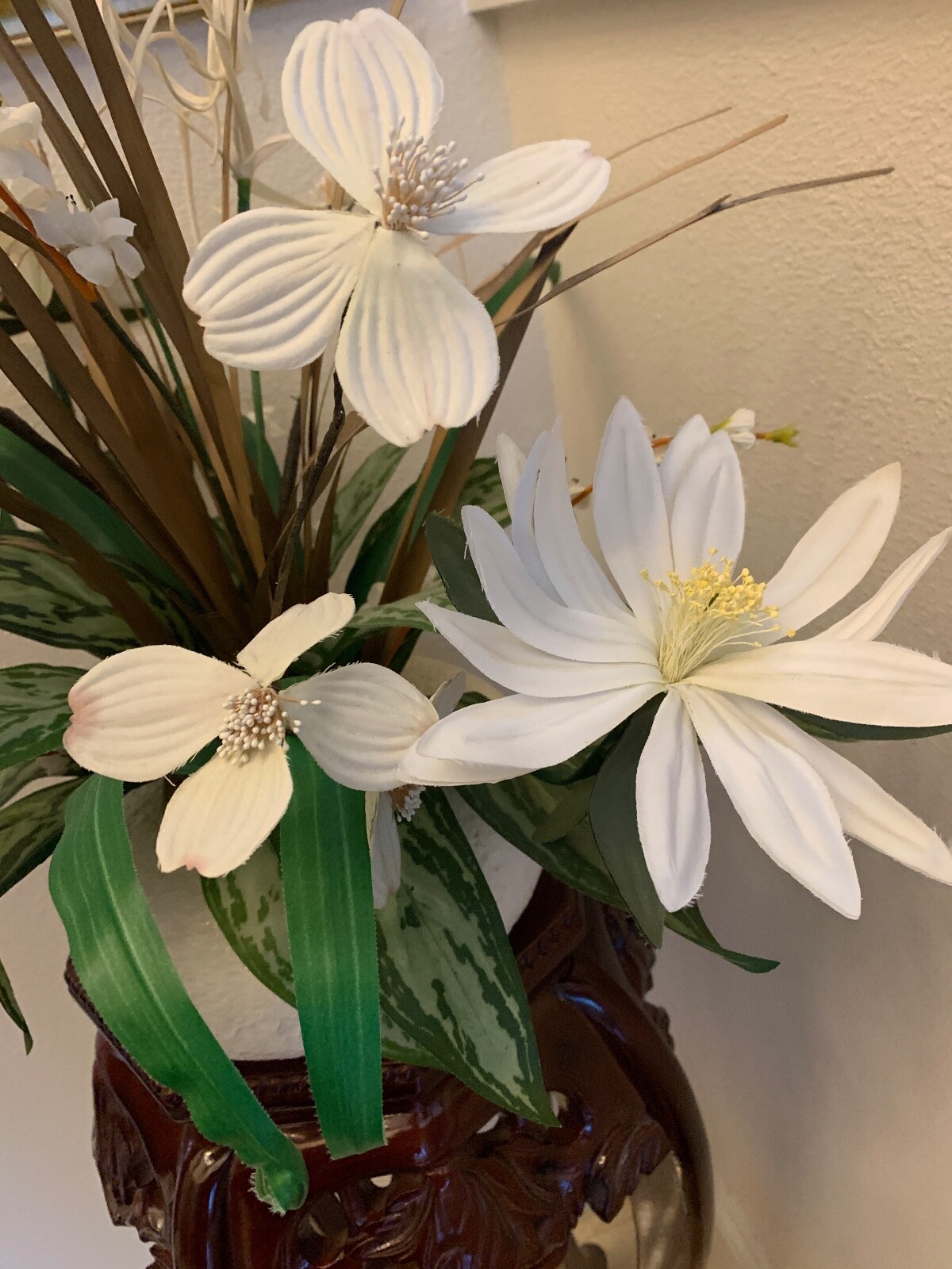 Floral Arrangement Epiphyllum Dogwood Silk flowers Tabl Centerpiece Ceramic Vase