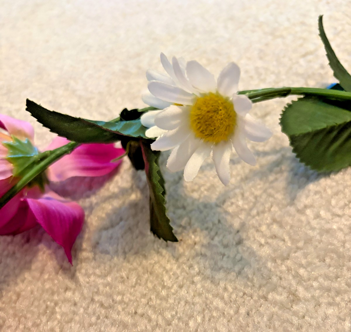 Lot of 4 Vines 4′ each of Silk Flowers/Leaves Floral Garland Pink/Fuchsia/White