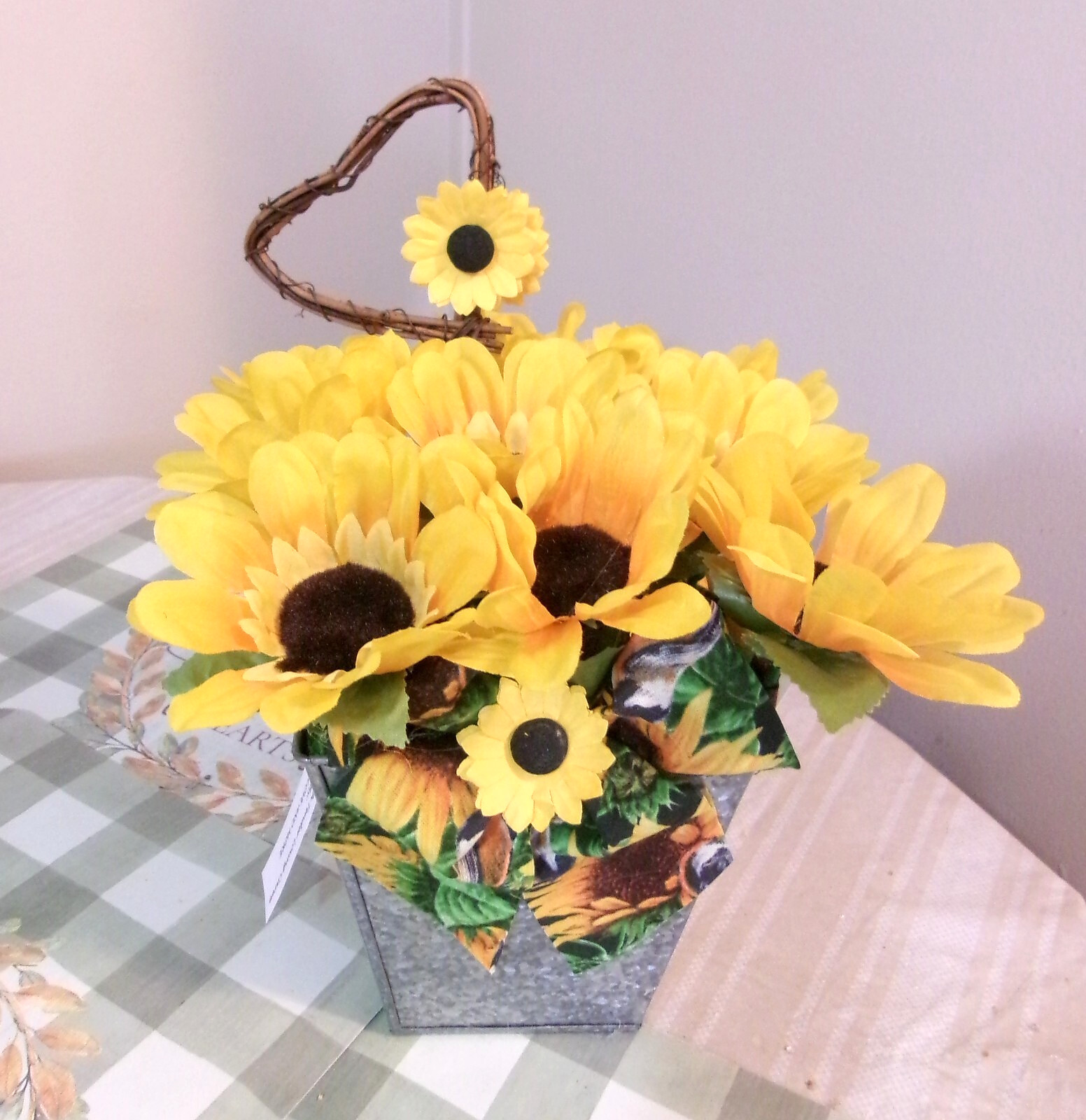Sunflower Arrangement Centerpiece Country Decoration Heart Floral Accent New USA