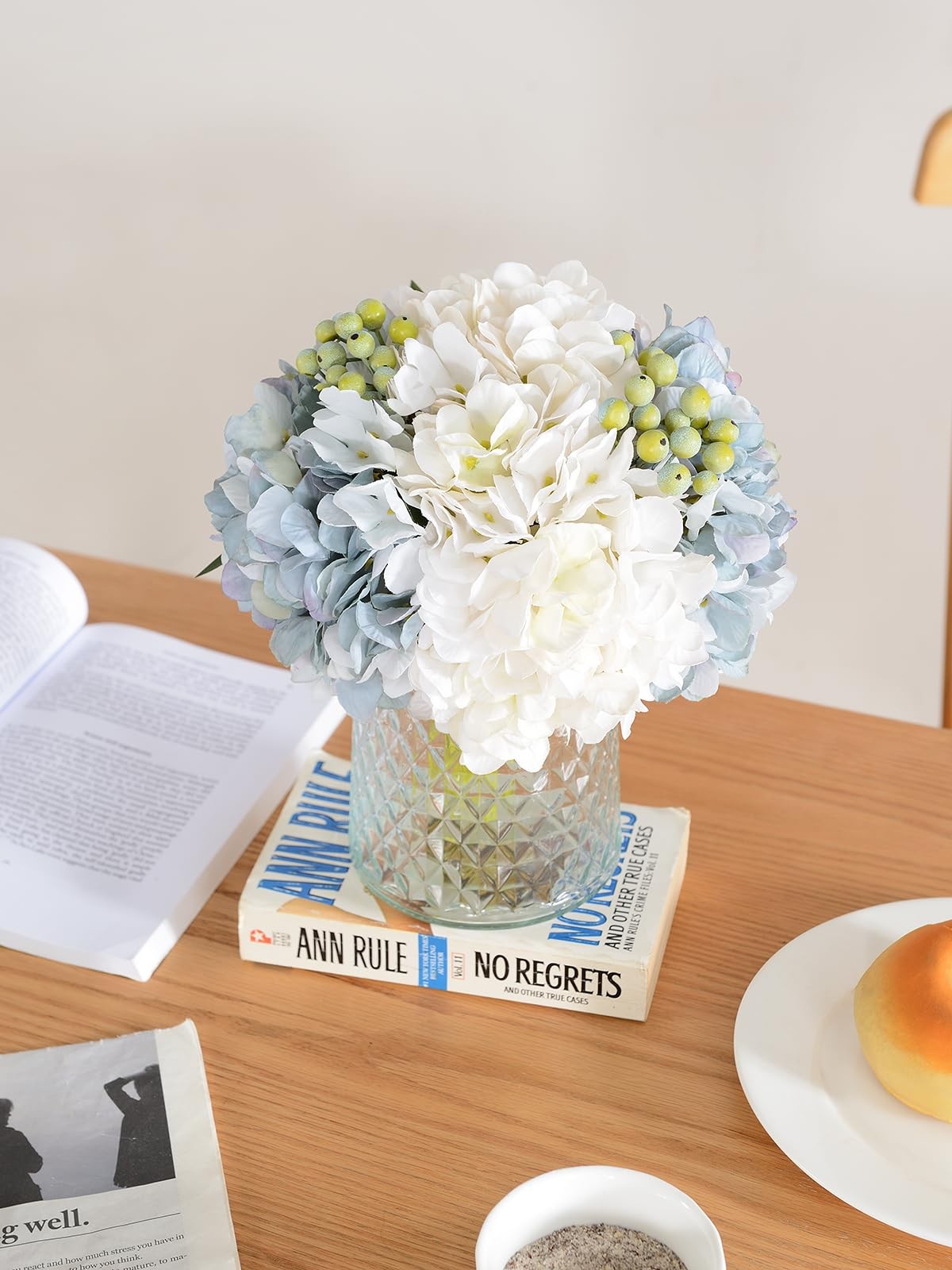 Hydrangeas Floral Arrangement in Glass Vase, Fake Flowers Silk Hydrangea Arti…