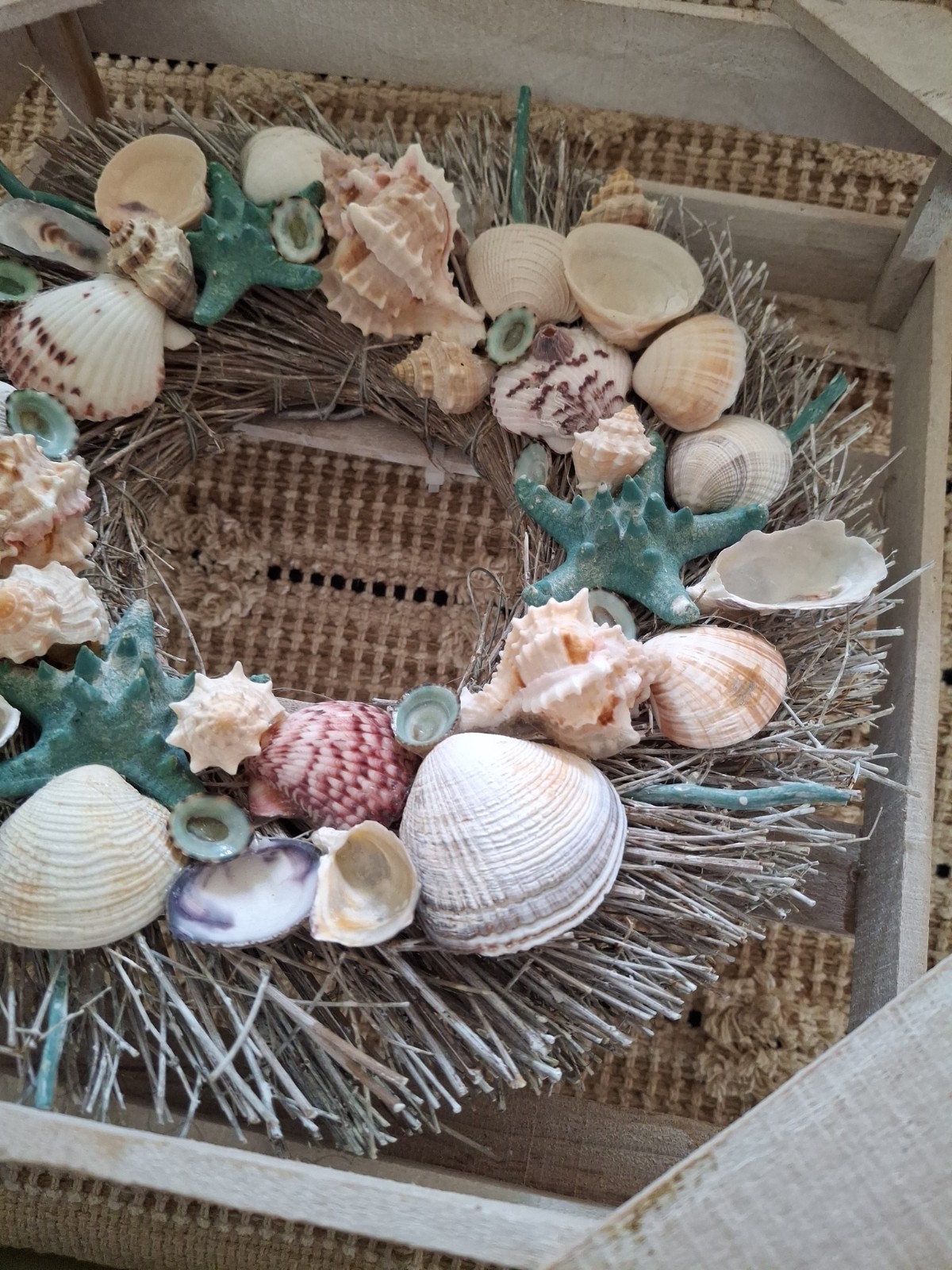 New In Crate Seashell Starfish Wreath “Shoreline” Luxury Home Decor Wall Hanging