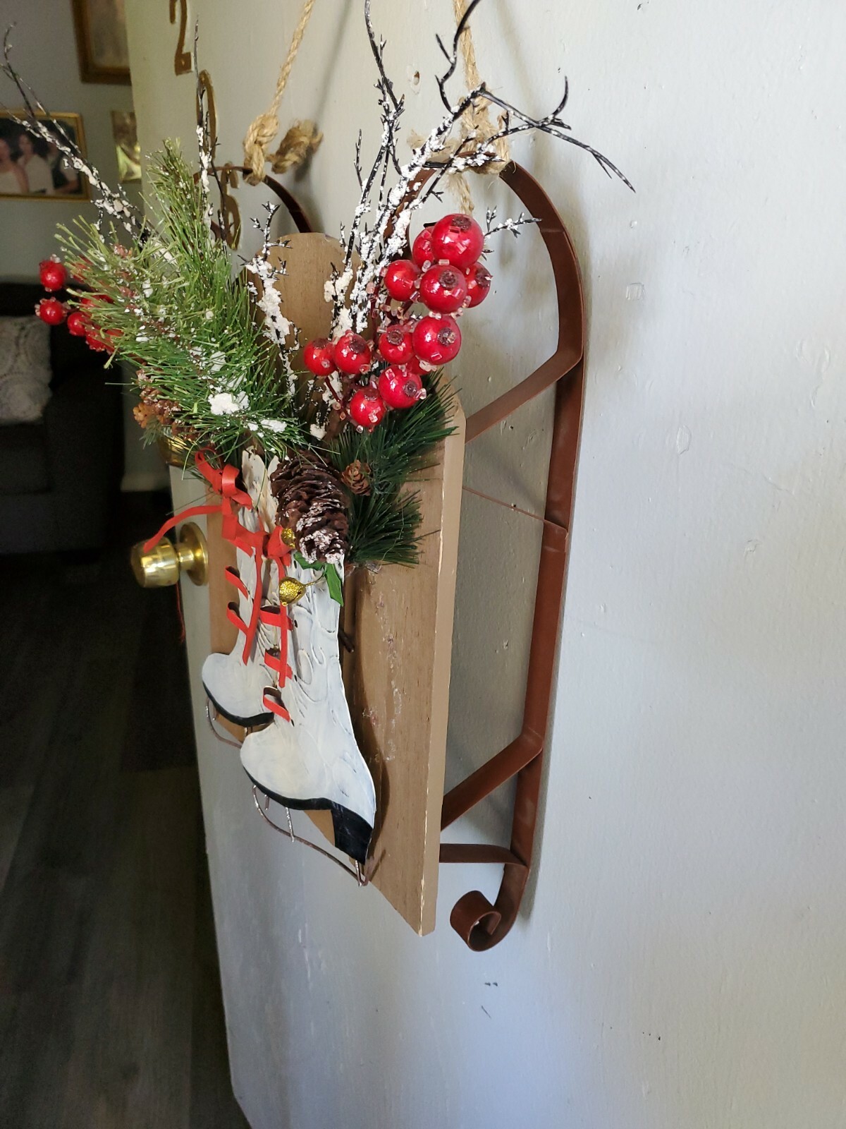 Xmas Holiday Home Wall Cabin Or Door Decor Lrg 17 1/2″ Ice Skates+Sleigh & Pine
