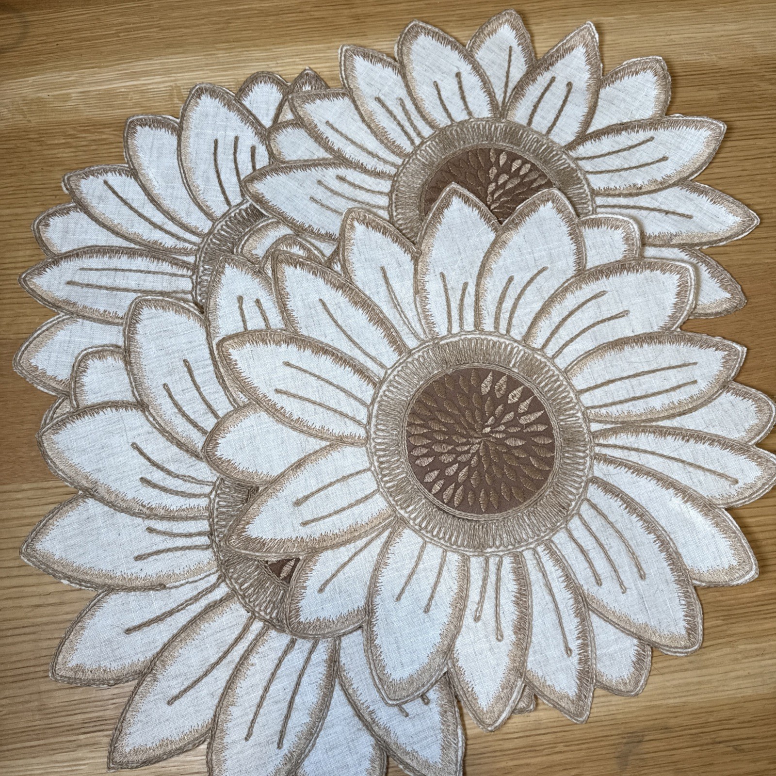 Beautiful Tan/brown Flower Shapped Place Mates Set Of 4- 15”X15”