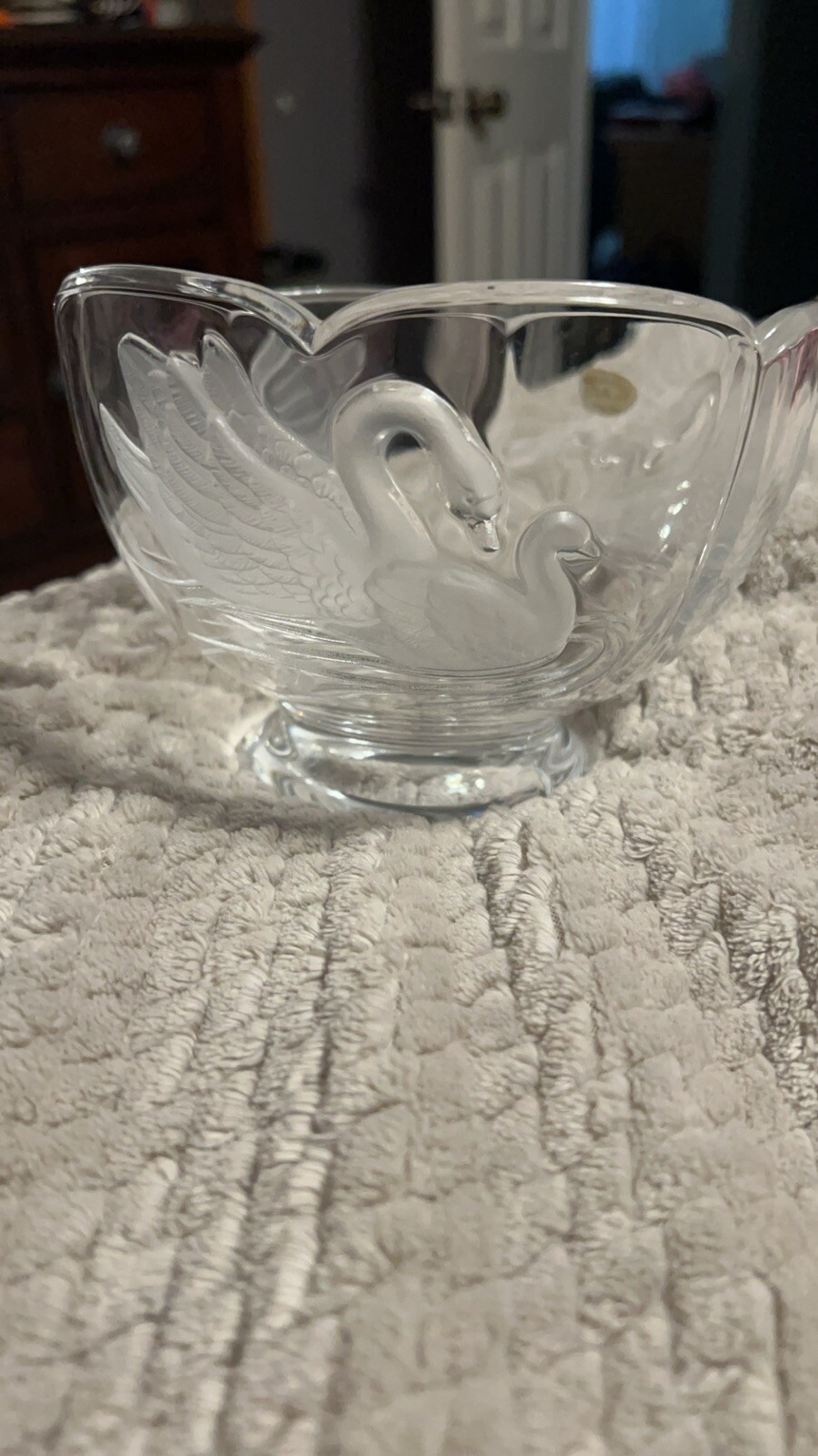 Teleflora 24% Lead Crystal Frosted Swan Round Bowl Centerpiece 4.25″ tall by 6″