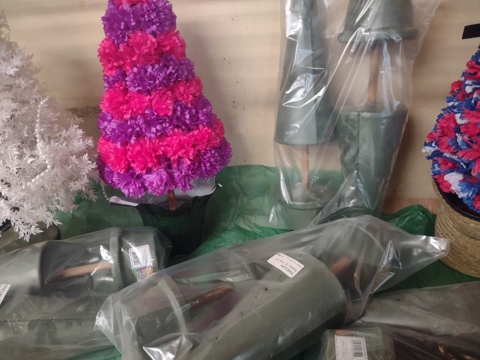 Set of 8 Pieces: 21″ Topiary Tree Form 12″ Urethane Cone Wholesale Lot Topiaries