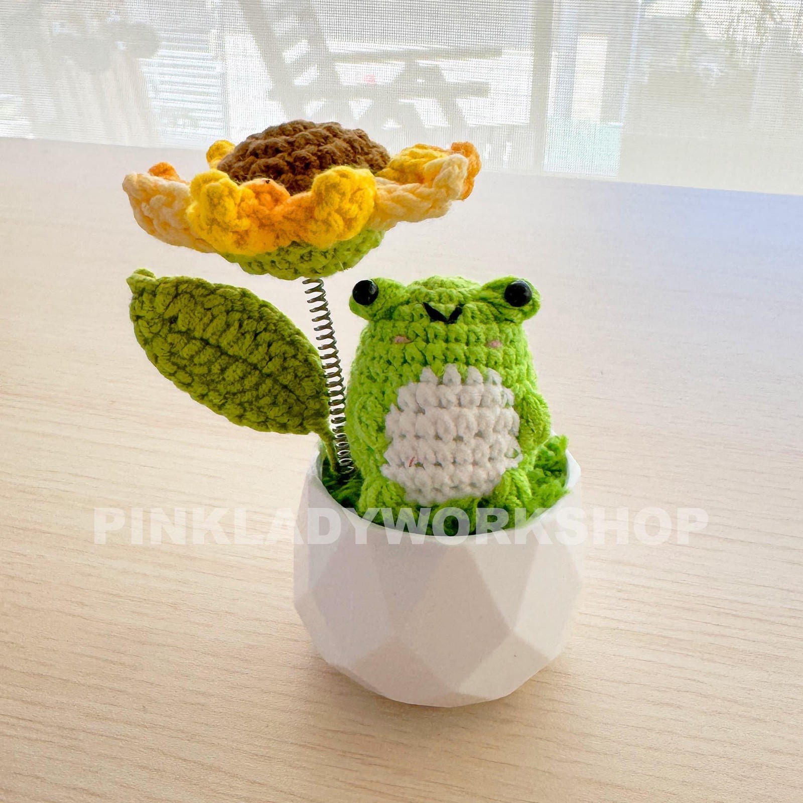 Crochet Frog and Bee Amigurumi: Sunflower Umbrella, Whimsical Decor