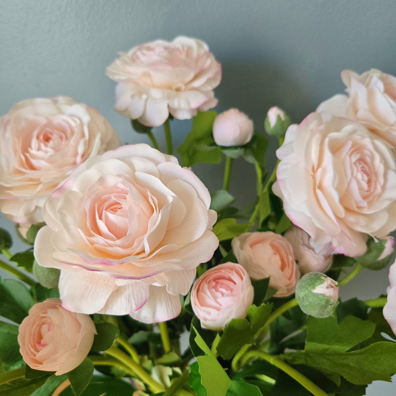 10PCS ranunculus bouquet, each featuring one open bloom and one bud.