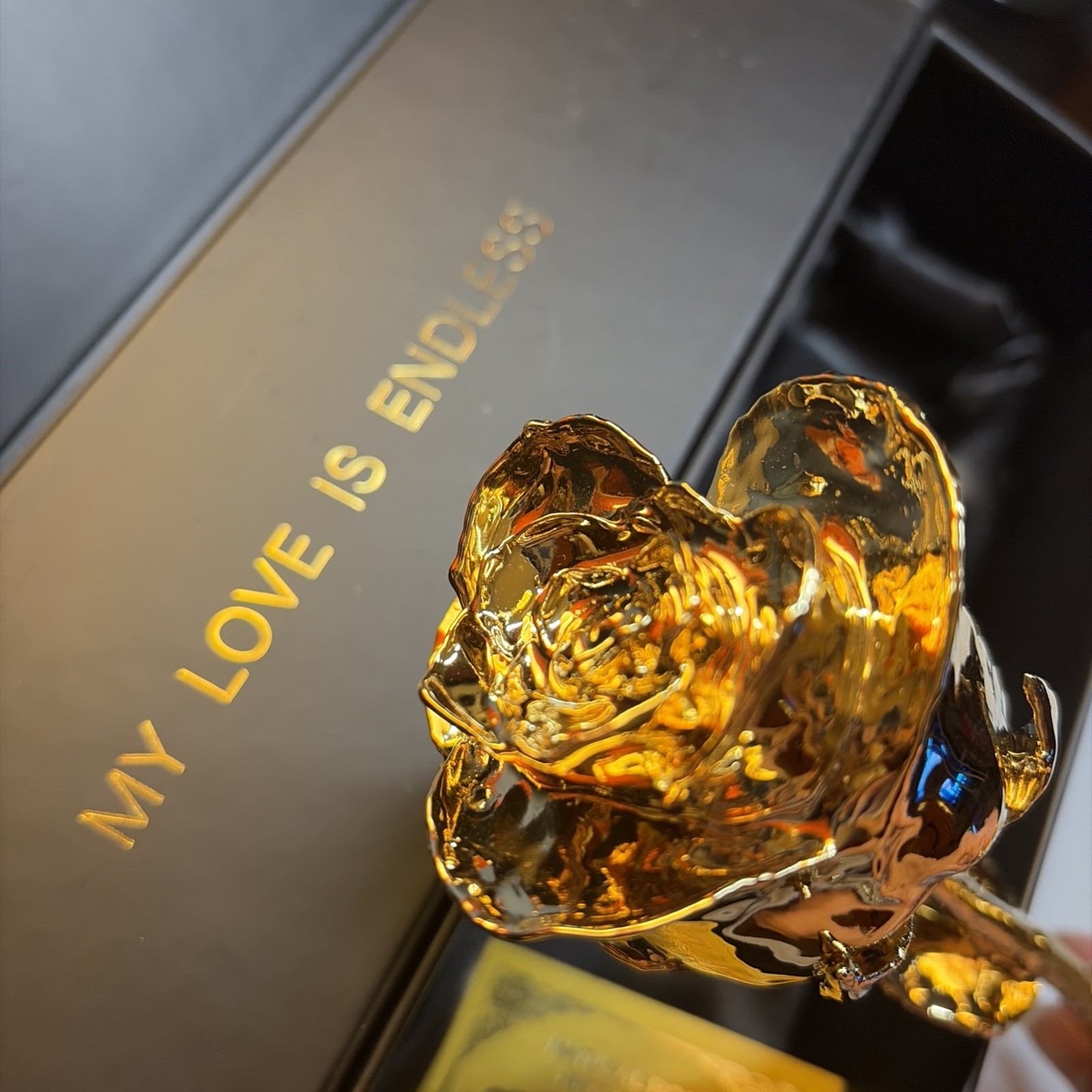 Golden Rose 24kt Forever is an iconic luxury gift