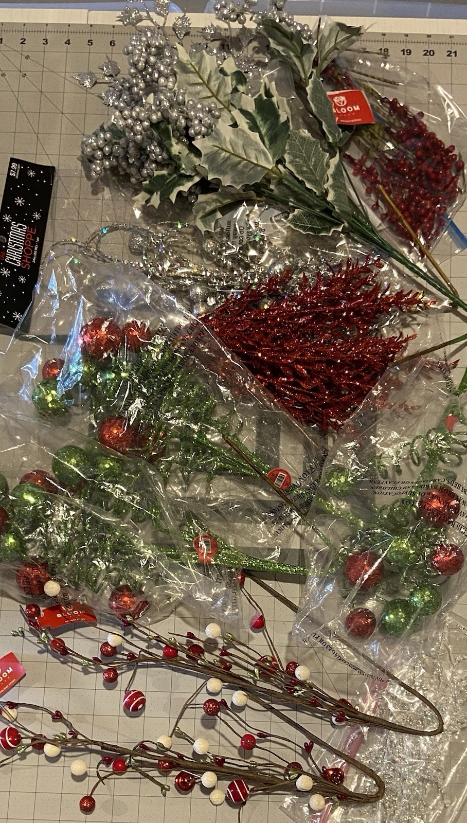 HUGE LOT OF FLORAL STEMS&PICKS FOR THE HOLIDAY SEASON-WREATH MAKING-DECORATING