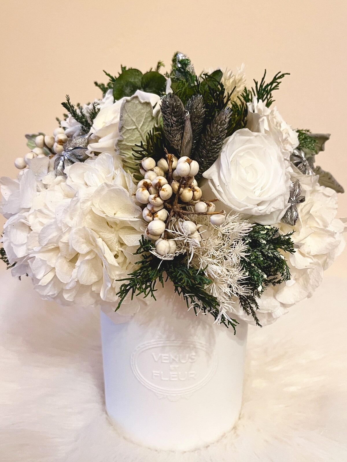Venus Et Fleur Roses Winter Mixed Florals Porcelain Vase
