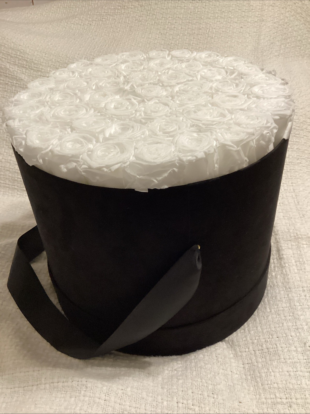 Venus et Fleur White Roses Flower Box Arrangement Large Black Container 46 Roses